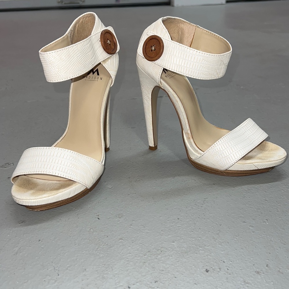 (2/$25) Madison by Shoe Dazzle textured snake print cream platform heels